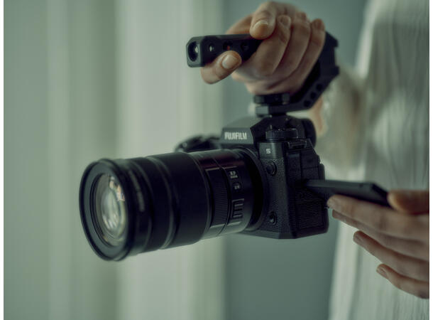 Fujifilm XF 18-120mm f/4 LM PZ WR Lyssterk, værtettet og stabilisert zoom 