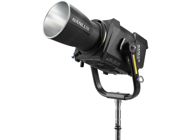 Nanlux Evoke 1200B Spot Light Kit Med Flightcase og FL-35YK Fresnel 