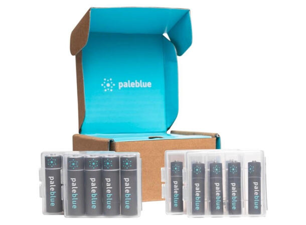 Pale Blue Sustainability Kit 8xAA 8xAAA 8 + 8 batterier ink Micro USB ladekabel 