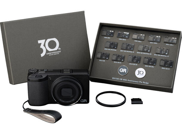 Ricoh GR IV 30th Anniversary edition Avansert kompaktkamera med god optikk 