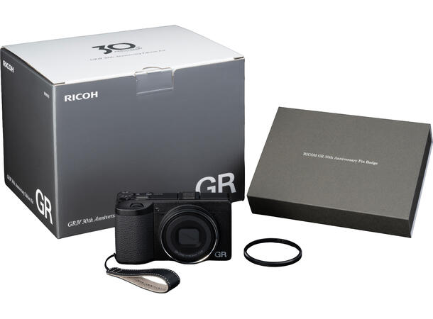 Ricoh GR IV 30th Anniversary edition Avansert kompaktkamera med god optikk 