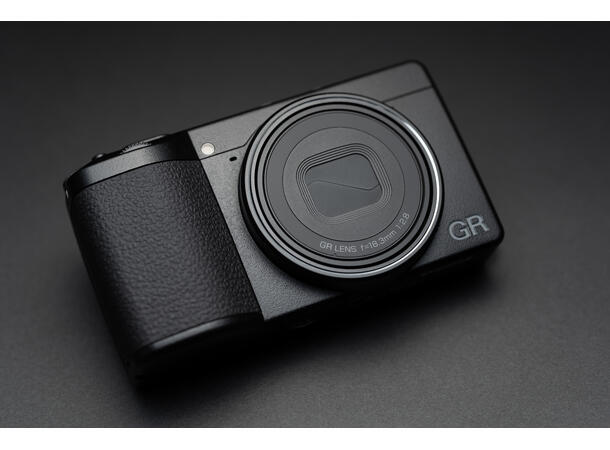 Ricoh GR IV 30th Anniversary edition Avansert kompaktkamera med god optikk 