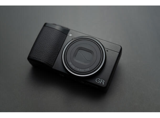 Ricoh GR IV 30th Anniversary edition Avansert kompaktkamera med god optikk 