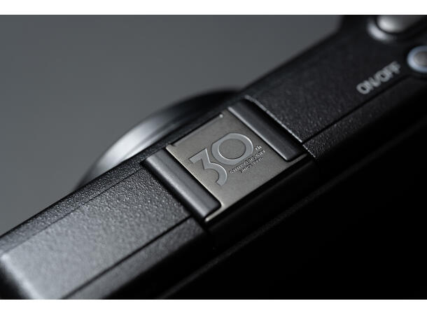 Ricoh GR IV 30th Anniversary edition Avansert kompaktkamera med god optikk 