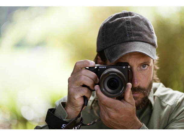 Sony A6700 18-135mm f/3.5-5.6 OSS 26 MP. APS-C 