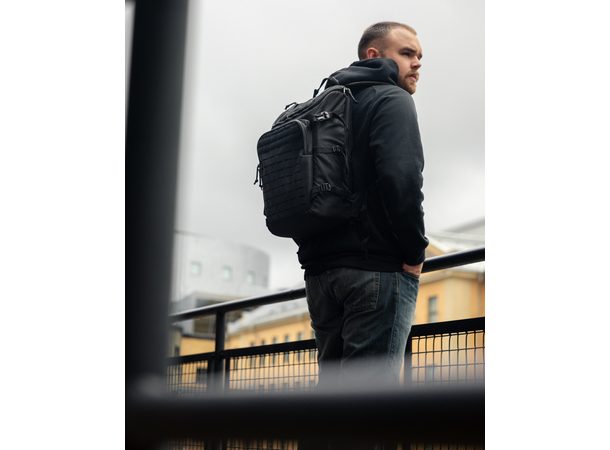 Think Tank DarkLight Backpack 20L Black 