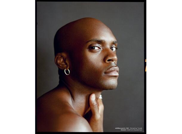 CineStill 400D Dynamic Versatile 120 Finkornet fargefilm, 400 ASA 