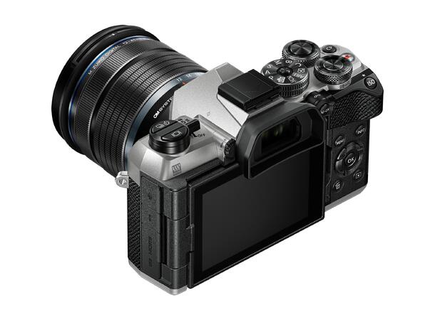 OM SYSTEM OM-5 Mark II Sølv Kit Sølv OM SYSTEM 12-45mm f/4 Pro 