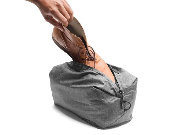 Peak Design Shoe Pouch charcoal liten veske til å ha sko i. Travel