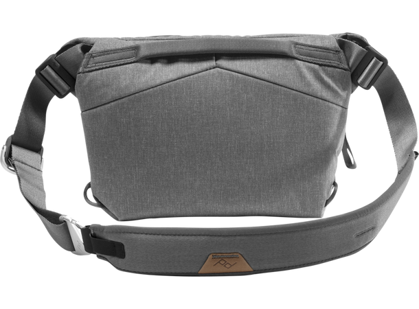 Peak Design Everyday Sling 3L V2 Ash. Liten slingbag m/ smarte løsninger 