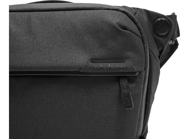 Peak Design Everyday Sling 6L V2 Black. Liten og smart slingbag 