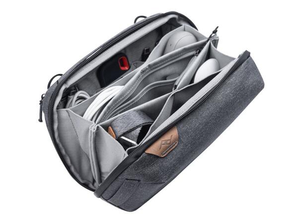Peak Design Tech Pouch charcoal Smart organisering for småting 