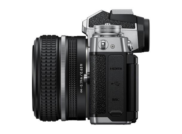 Nikon Z fc Kit med 28mm f2.8 SE Speilløs DX-format med 20,9MP, 4K, Wifi 