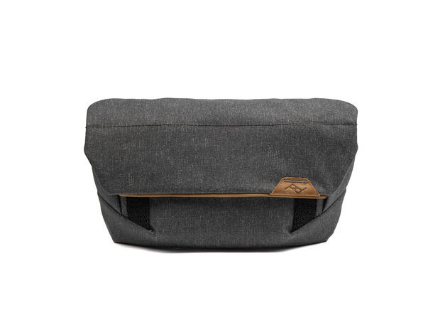 Peak Design Field Pouch Charcoal Smart og kompakt 2 i 1 bag 